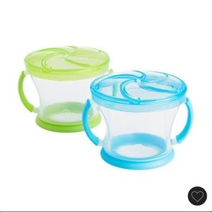 Munchkin snack container